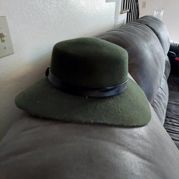 Olive green hat - Picture 2 of 4